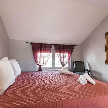 Artistic Penthouse In Center Sevastopol Apartament