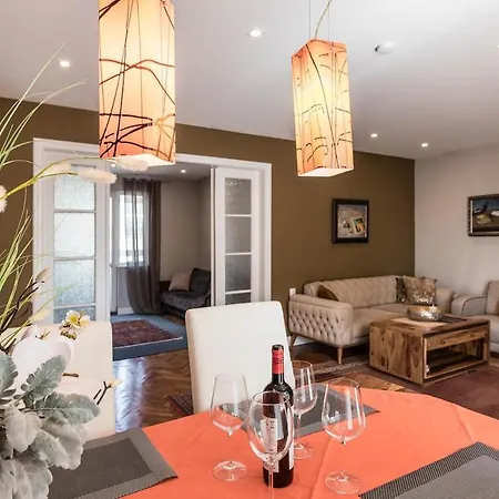 Artistic Penthouse In Center Sevastopol Daire