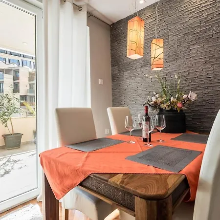 Artistic Penthouse In Center Sevastopol Daire