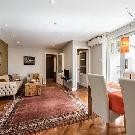 Artistic Penthouse In Center Sevastopol Apartament Warna