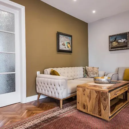 Apartament Artistic Penthouse In Center Sevastopol