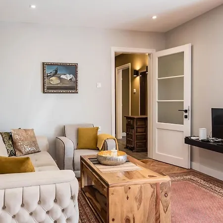 Artistic Penthouse In Center Sevastopol Daire