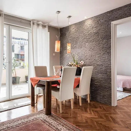 Artistic Penthouse In Center Sevastopol Apartament