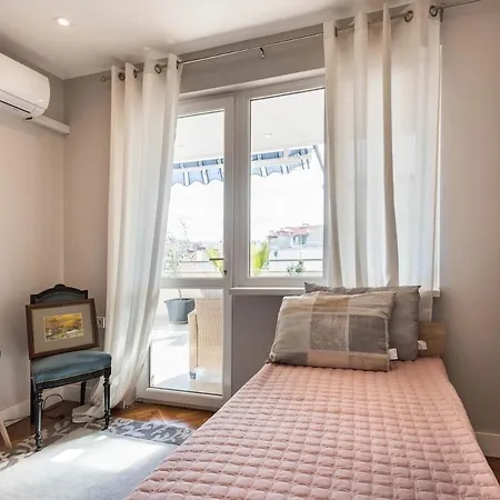 Artistic Penthouse In Center Sevastopol Apartament *